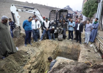 تنفيذا لتكليفات محافظ المنيا نائب المحافظ يتابع أعمال إصلاح كسر في خط غاز طبيعي بملوي 27 - جريدة المساء