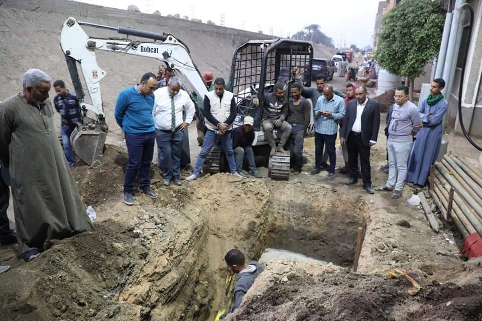 تنفيذا لتكليفات محافظ المنيا نائب المحافظ يتابع أعمال إصلاح كسر في خط غاز طبيعي بملوي 14 - جريدة المساء