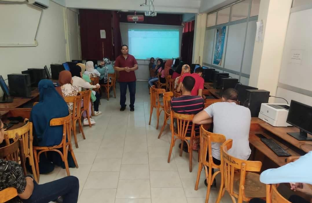 جامعة سوهاج تواصل تنفيذ برامجها التدريبية المجانية للطلاب في مجال الحاسب الآلي 18 - جريدة المساء