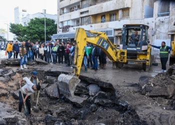 كسر بماسوره المياهه الرئيسيه بوسط الاسكندريه وانقطاع المياهه بمناطق بغرب وشرق الاسكندريه 19 - جريدة المساء
