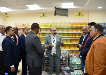 محافظ أسوان يوجه لتشكيل لجان مشتركة لمراقبة الأسواق والسيطرة عليها ، وإتخاذ الإجراءات الرادعة مع المخالفين ==== 26 - جريدة المساء