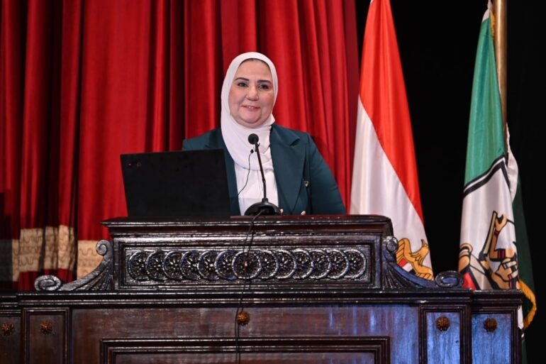 وزيرة التضامن: أكثر من ١٣٣ ألف مستفيد من وحدات الوزارة بالجامعات خلال ٢٠٢٢ 17 - جريدة المساء نيفين القباج وزيرة التضامن فى جامعة القاهرة