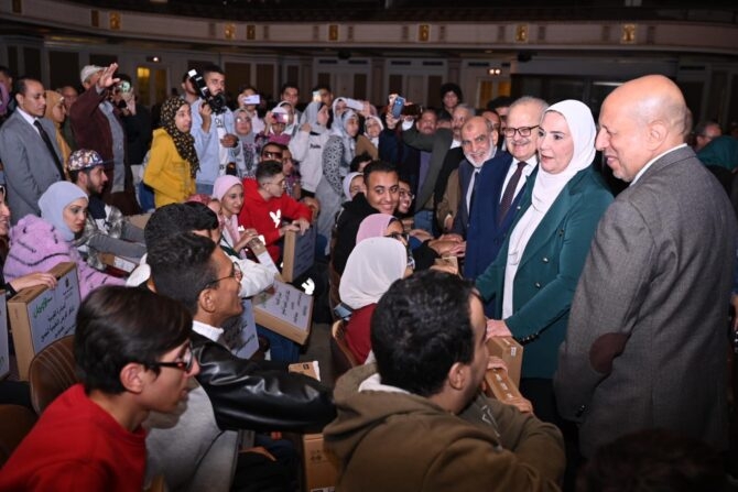 تكريم المتطوعين.. افتتاح معرض ديارنا بعدد من البنوك.. فتح باب التقدم لمسابقة الأم المثالية.. أبرز أنشطة التضامن فى أسبوع 17 - جريدة المساء