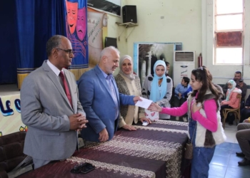 يشهد حفل توزيع جوائز مالية للفائزين في مسابقة نجوم المكتبة للقراءة بالمنيا 30 - جريدة المساء