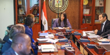 د. رانيا المشاط وزيرة التعاون الدولي تلتقي المدير الإقليمي للنمو العادل والتمويل والمؤسسات بمجموعة البنك الدولي لمناقشة جهود تحفيز القطاع الخاص والانتهاء من الاستراتيجية القطرية 2023-2027 1 - جريدة المساء