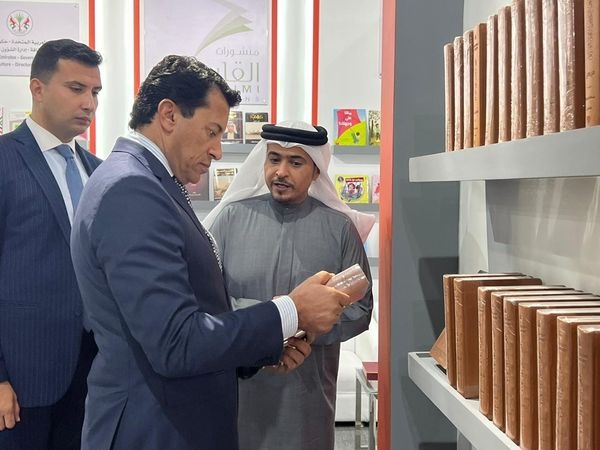 وزير الشباب والرياضة يتفقد جناح الوزارة عقب افتتاح الدورة الـ ٥٤ لمعرض الكتاب 19 - جريدة المساء