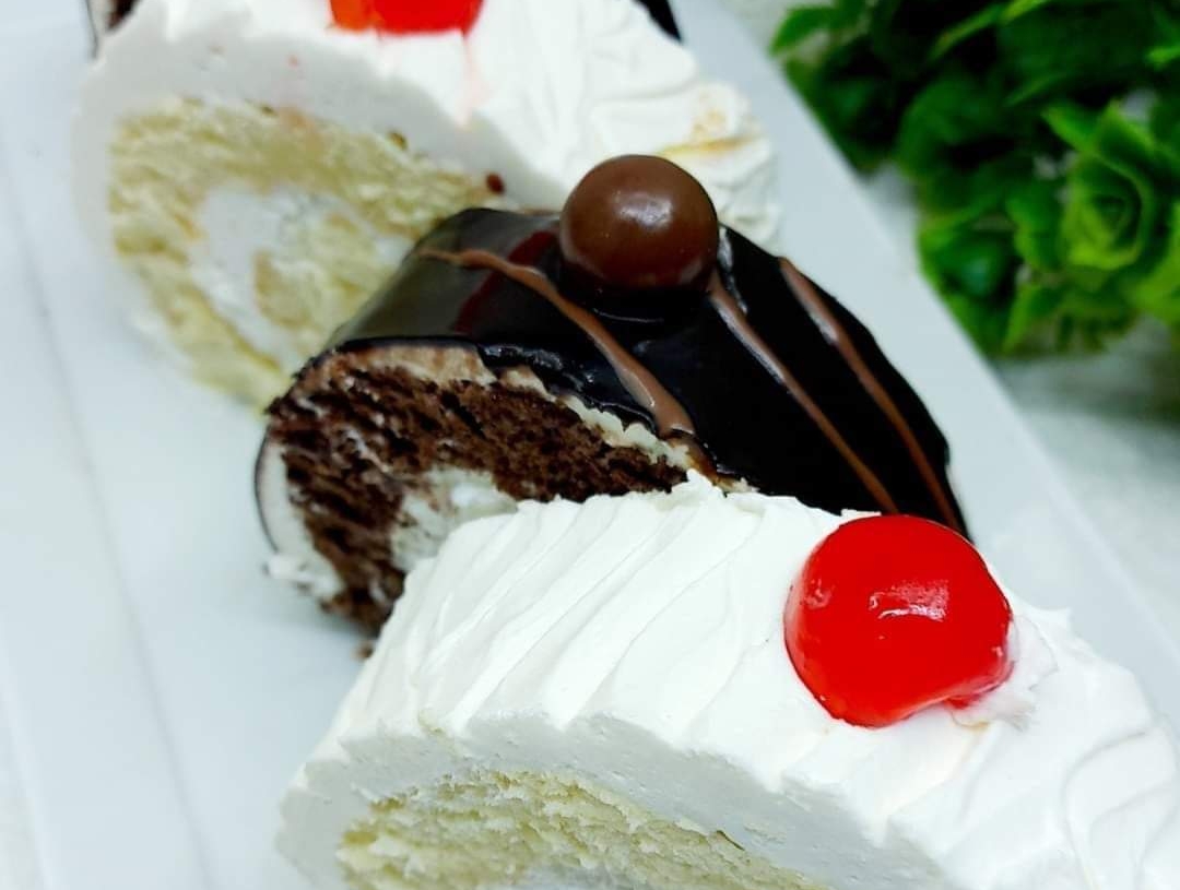 تعرفى على طريقة عمل سويسرول شيكولاته وفانيلا 17 - جريدة المساء