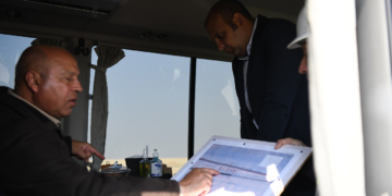 وزير النقل يتفقد مسار القطار الكهربائى السريع بقنا 1 - جريدة المساء