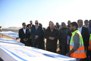 وزير النقل يتفقد مسار القطار الكهربائى السريع بقنا 23 - جريدة المساء