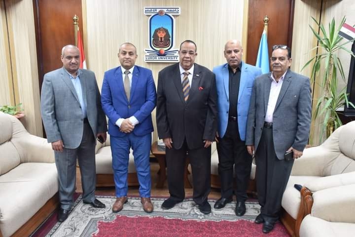 رئيس جامعة الأقصر يستقبل وفد البريد المصري لبحث سبل التعاون المشترك 17 - جريدة المساء