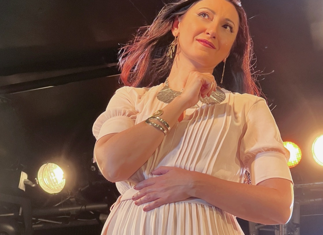 أميرة سليم تحتفل بعيد الميلاد بطرح كليب "مروت آك"  19 - جريدة المساء