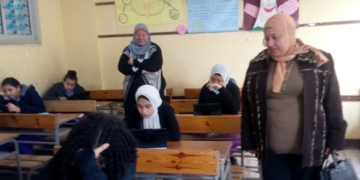 وكيل تعليم القاهرة تتابع امتحانات الصف الأول الثانوي بالمعصرة 1 - جريدة المساء