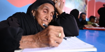 صاحبة الـ 87 عامًا تخوض امتحان تجاوز محو الأمية في إطار مبادرة وزارة التضامن «لا أمية مع تكافل» 2 - جريدة المساء صاحبة الـ 87 عامًا تخوض امتحان تجاوز محو الأمية في إطار مبادرة وزارة التضامن «لا أمية مع تكافل» 1 - جريدة المساء