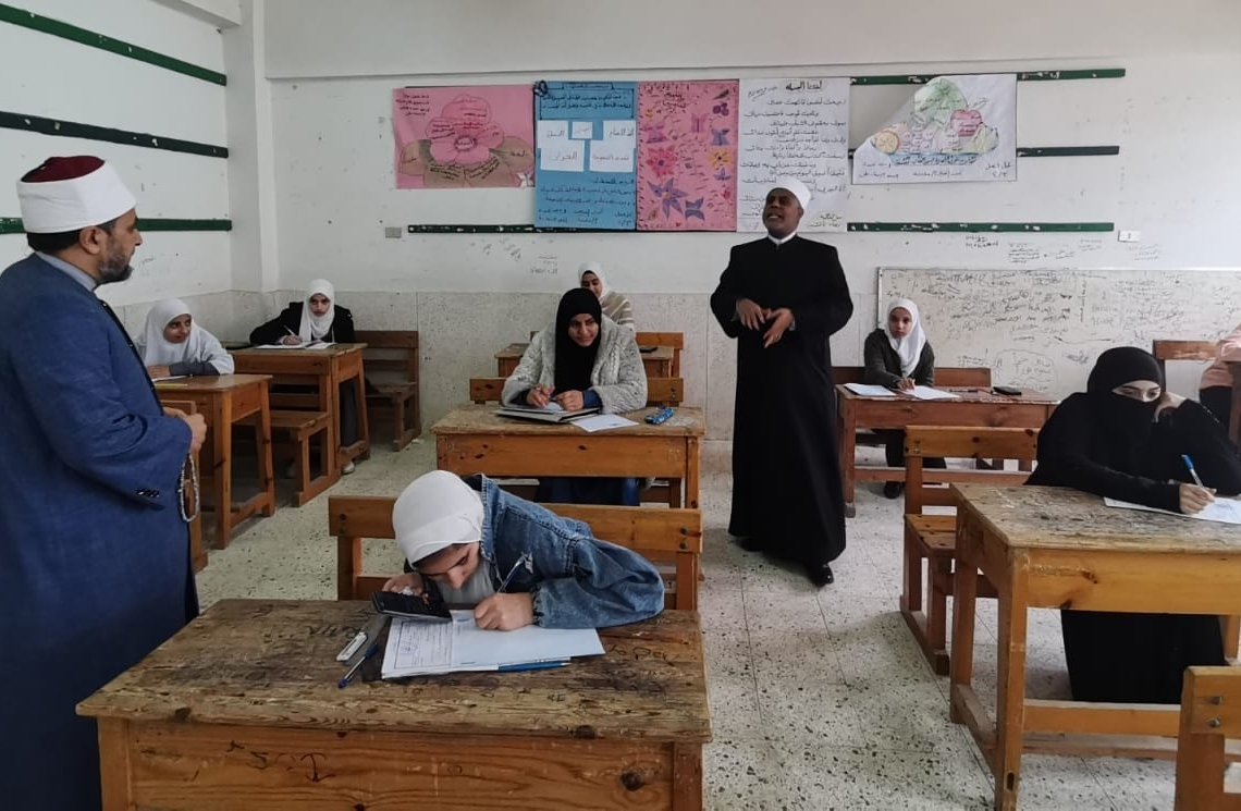 " الشرقاوى " و" الجنيدي" يتابعان امتحانات الشهادتين الإبتدائية والإعدادية بلجان العاشر من رمضان 12 - جريدة المساء
