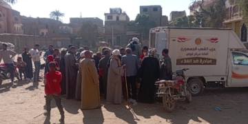 سيارات "الشعب الجمهوري" المتنقلة تجوب قرى قوص لتوفير السلع الغذائية بأسعار مخفضة 2 - جريدة المساء سيارات "الشعب الجمهوري" المتنقلة تجوب قرى قوص لتوفير السلع الغذائية بأسعار مخفضة 1 - جريدة المساء