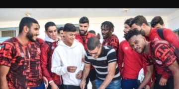 لاعبو النجم الساحلي يودعون الضاوي قبل انتقاله للأهلي 1 - جريدة المساء