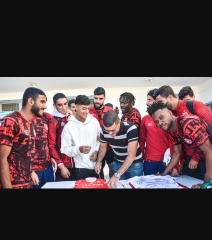 لاعبو النجم الساحلي يودعون الضاوي قبل انتقاله للأهلي 19 - جريدة المساء