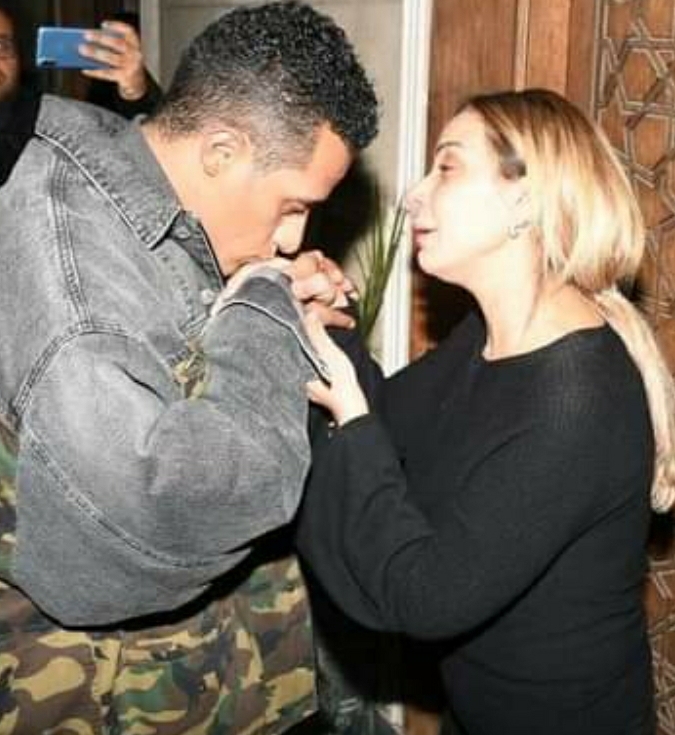 محمد رمضان يواسى ريم البارودى فى عزاء والدها 18 - جريدة المساء