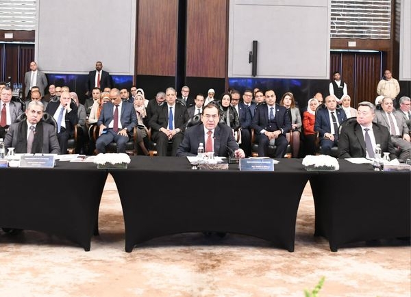 وزير البترول والثروة المعدنية :طموح قطاع البترول فى كافة مجالات صناعته يتطلب الكثير من العمل والجهد والابتكار 20 - جريدة المساء وزير البترول والثروة المعدنية :طموح قطاع البترول فى كافة مجالات صناعته يتطلب الكثير من العمل والجهد والابتكار 19 - جريدة المساء