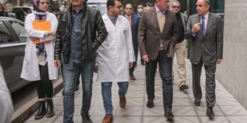 في لفته انسانيه.. الخطيب يزور مشجع مصاب في الاسكندرية 1 - جريدة المساء
