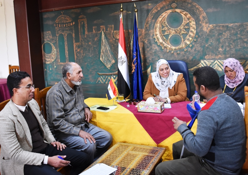 محافظ أسوان يكلف نائبته لبحث شكاوى ومطالب 35 مواطن ومواطنة لتلبيتها وإيجاد الحلول المناسبة لها وفقاً للقانون وللإمكانيات المتاحة 16 - جريدة المساء