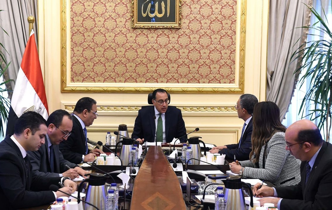 رئيس الوزراء يتابع مع رئيس هيئة الاستثمار جهود دعم وتهيئة مناخ الاستثمار في مصر 17 - جريدة المساء رئيس الوزراء يتابع مع رئيس هيئة الاستثمار جهود دعم وتهيئة مناخ الاستثمار في مصر 16 - جريدة المساء