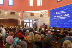 الجامعة الأمريكية بالقاهرة تطلق برنامج "الطريق إلى الجامعة" لتوفير فرصا مجانية لتعليم اللغة الإنجليزية عبر الإنترنت لطلاب الصفوف الإعدادية والثانوية المصريين 21 - جريدة المساء