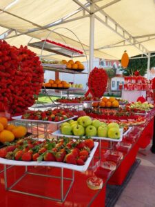 السياح الأجانب يحتفلون بعيد الحب على شواطئ الغردقة 29 - جريدة المساء