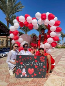 السياح الأجانب يحتفلون بعيد الحب على شواطئ الغردقة 31 - جريدة المساء