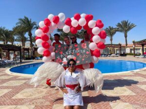 السياح الأجانب يحتفلون بعيد الحب على شواطئ الغردقة 33 - جريدة المساء