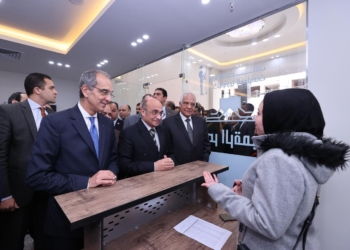 وزيرا العدل والاتصالات وتكنولوجيا المعلومات يفتتحان ثلاثة فروع توثيق مميزة وإتاحة العمل بها في الفترة المسائية 21 - جريدة المساء