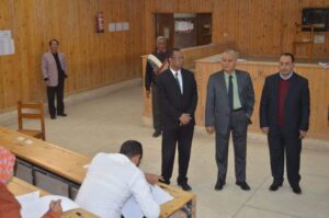 "غرباوي" يتفقد امتحانات الدراسات العليا بحقوق قنا 23 - جريدة المساء