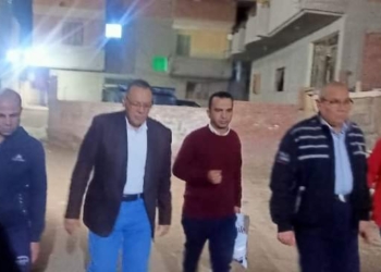 محافظ الشرقية يُفاجيء قرية أولاد سيف ليلا.. التقي الأهالي واستمع لمطالبهم 31 - جريدة المساء