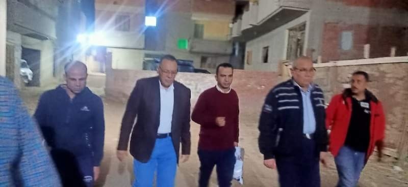 محافظ الشرقية يُفاجيء قرية أولاد سيف ليلا.. التقي الأهالي واستمع لمطالبهم 19 - جريدة المساء