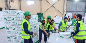 ضمن مبادرة "كتف فى كتف" 8 آلاف كرتونة مواد غذائية للمستحقين بالمنيا 2 - جريدة المساء ضمن مبادرة "كتف فى كتف" 8 آلاف كرتونة مواد غذائية للمستحقين بالمنيا 1 - جريدة المساء