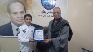 مستقبل وطن بقوص يكرم طالب بالمرحلة الإعدادية لتفوقه دراسيًا 27 - جريدة المساء