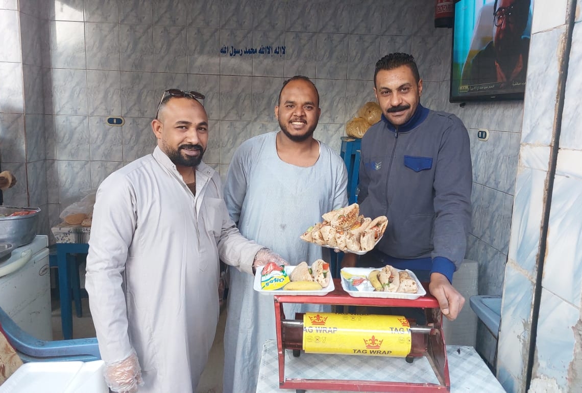 " مطبخ الخير" .. مبادرة شبابية لتوفير وجبات الإفطار بالمجان لمرافقي المرضى في الأقصر 19 - جريدة المساء