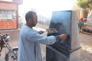 " مطبخ الخير" .. مبادرة شبابية لتوفير وجبات الإفطار بالمجان لمرافقي المرضى في الأقصر 27 - جريدة المساء