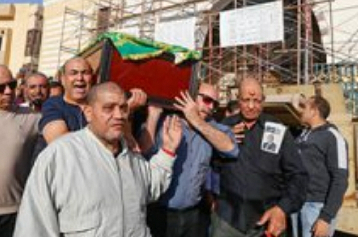 تشييع جنازة الفنانة شريفة فاضل من مسجد السيدة نفيسة 27 - جريدة المساء