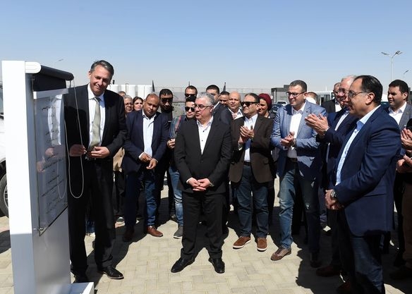 رئيس الوزراء يشهد افتتاح المركز اللوجيستي لشركة مرسيدس ـ بنز بالمنطقة الصناعية بالسخنة 19 - جريدة المساء