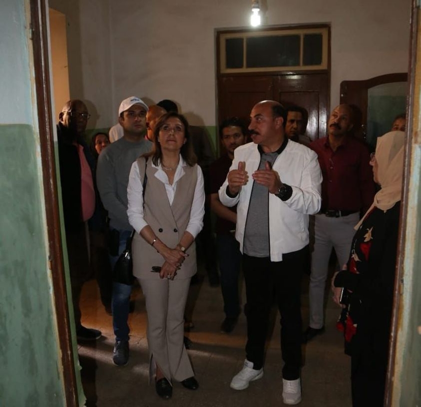 وزيرة الثقافة ومحافظ أسوان يتفقدان منزل "العقاد" تمهيدًا لتحويله لمتحف ومزار ثقافي وسياحي 19 - جريدة المساء