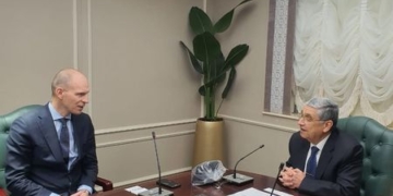 وزير الكهرباء والطاقة المتجددة يستقبل شريك مؤسس لشركة كوبنهاجن للبنية التحتية لبحث سبل التعاون والاستثمار 1 - جريدة المساء