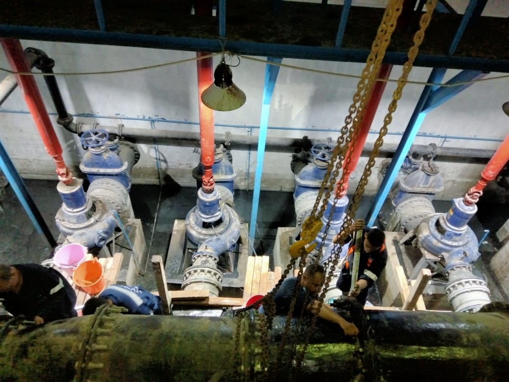 انتهاء أعمال إصلاح الكسر المفاجئ بخط طرد صرف صحي محطة المحمودية بأسيوط 15 - جريدة المساء