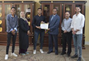 عميد حقوق جنوب الوادي يكرم الفريق الفائز بكأس الدورة الرمضانية لخماسيات كرة القدم 33 - جريدة المساء