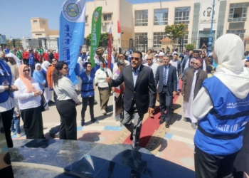 المحافظ يتوجه بالشعلة