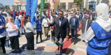 المحافظ يتوجه بالشعلة