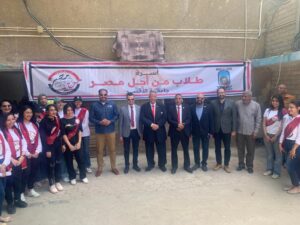 طلاب "من أجل مصر" بجامعة الأقصر يجهزون كراتين المواد الغذائية لتوزيعها على الأسر المستحقة 67 - جريدة المساء