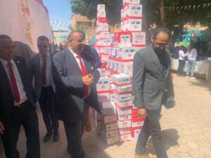 طلاب "من أجل مصر" بجامعة الأقصر يجهزون كراتين المواد الغذائية لتوزيعها على الأسر المستحقة 63 - جريدة المساء