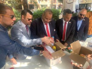 طلاب "من أجل مصر" بجامعة الأقصر يجهزون كراتين المواد الغذائية لتوزيعها على الأسر المستحقة 59 - جريدة المساء