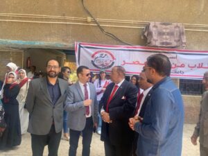 طلاب "من أجل مصر" بجامعة الأقصر يجهزون كراتين المواد الغذائية لتوزيعها على الأسر المستحقة 53 - جريدة المساء